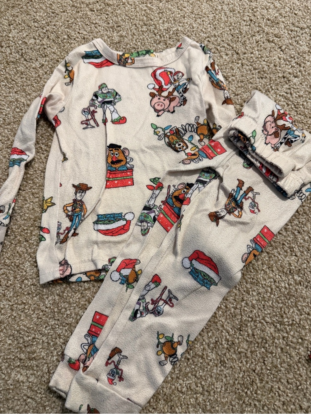 Disney Toy Story Christmas Pajamas 5T Runs Small